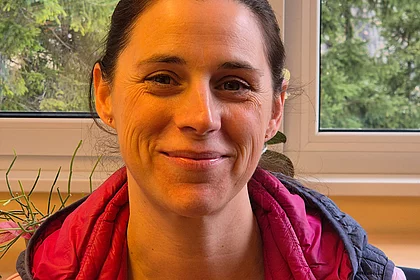 Patientin Theresa Schmid mit Rheumatoider Arthritis im Gasteiner Heilstollen.