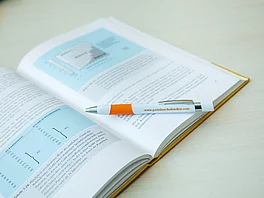 Wissenschaftliche Unterlagen im Gasteiner Heilstollen.