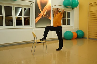 Übung 6 – Dehnung Hüftbeuger und Kräftigung Oberschenkel