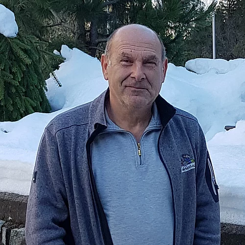 Portrait von Morbus Bechterew Patient Martin Schroth im Gasteiner Heilstollen.